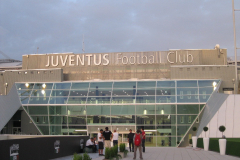 1_Juventus-Stadio-Insegna-001-